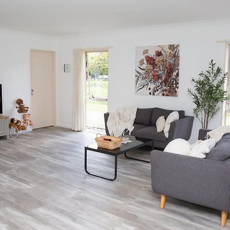 2 Bedrooms With Garage Right On Te Awa River Bike Trail Tamahere Exterior photo