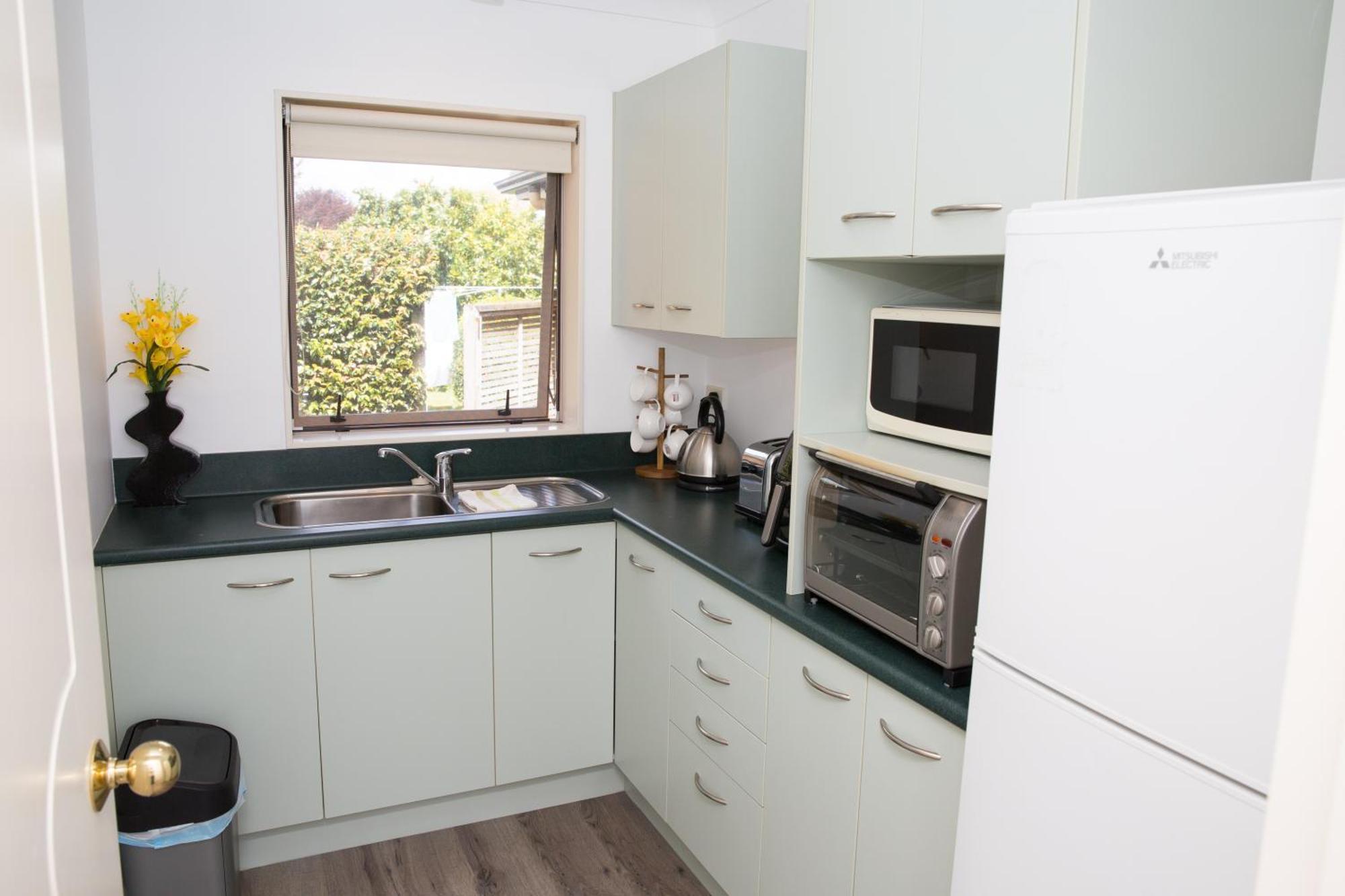 2 Bedrooms With Garage Right On Te Awa River Bike Trail Tamahere Exterior photo