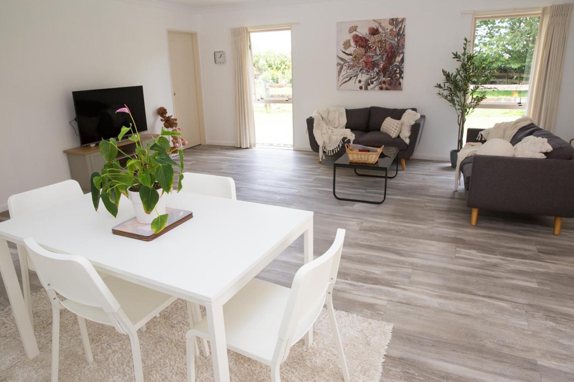 2 Bedrooms With Garage Right On Te Awa River Bike Trail Tamahere Exterior photo
