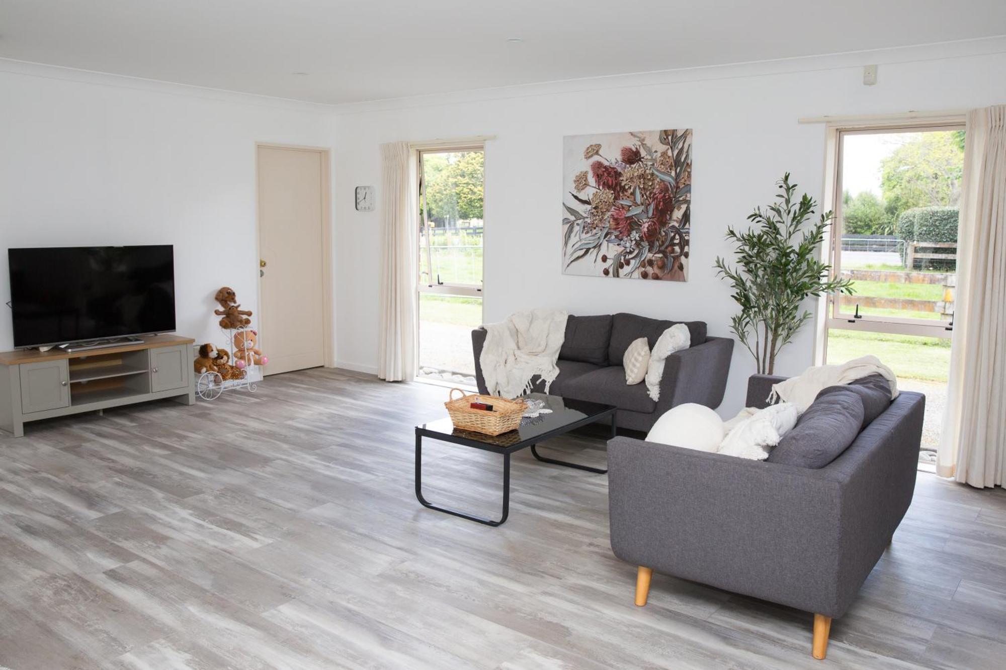 2 Bedrooms With Garage Right On Te Awa River Bike Trail Tamahere Exterior photo